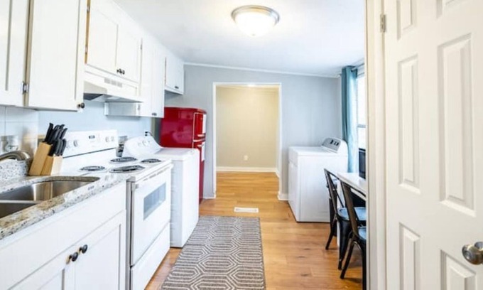 Capital View House | Midtown Cottage (Side B)
