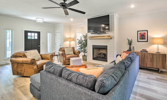 Bella Vista House | New Everything! Comfy Home w/Deck & Trail Access!