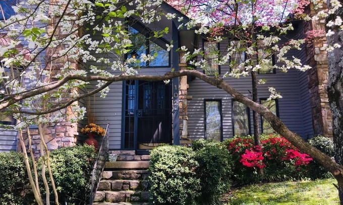 Hot Springs House | Oaklawn Casino & Racetrack - Hot Springs National Park - Lake Hamilton