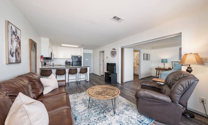 Lake Hamilton Condo | South Shore 1 bdrm! Gameroom! Mini-Golf/2 Pools/Pickleball/Tennis, 2 Pools &More