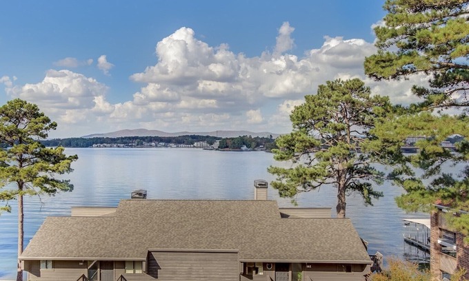 Lake Hamilton Condo | Spacious 4 Bedroom Family LAKE Condo @ Southshore! | POPULAR!