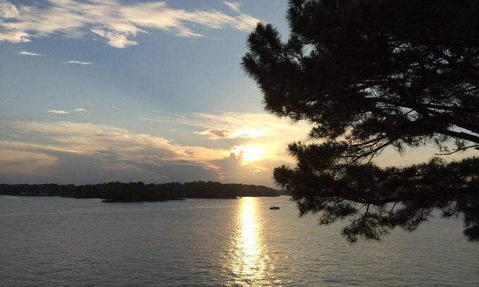 Lake Hamilton Condo | "The Cobalt" Luxury Lake Hamilton 2 Bedroom Condo. Sleeps 6!