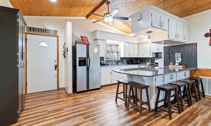 Springdale House | War Eagle Getaway Sum