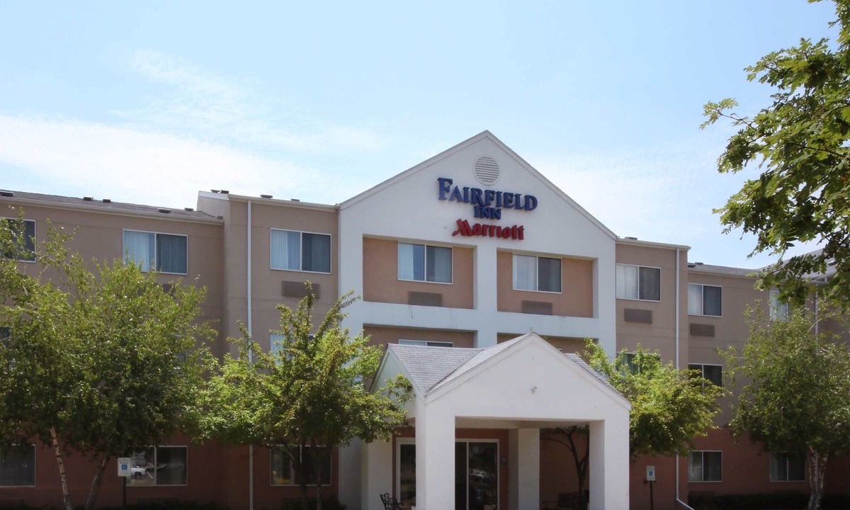 Hudson Hotel | AmericInn by Wyndham Hudson
