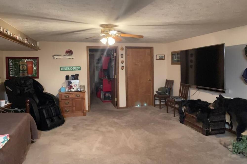 Salina House | Hot Tub, Beautiful view, location, family home, 3 BR, + 2 beds in 2nd LR, 3 bath
