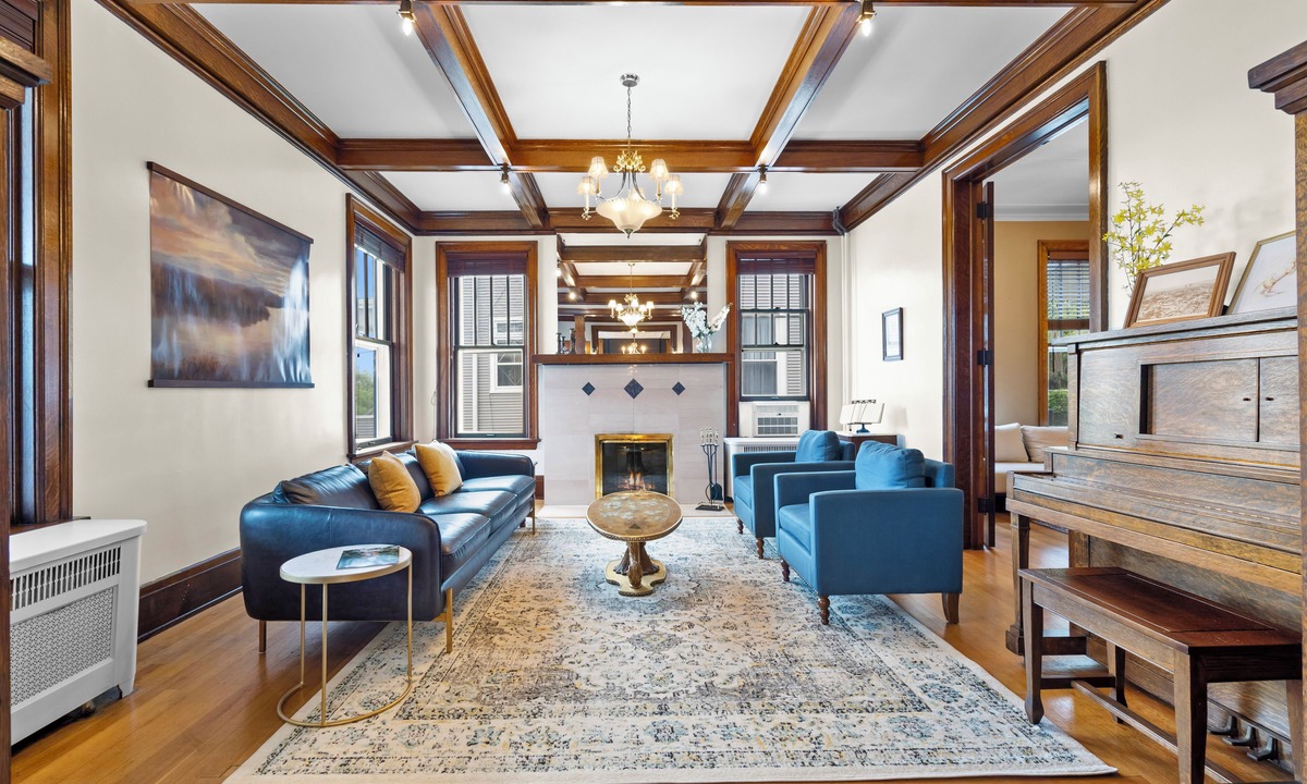 Dubuque House | Spacious 7-bedroom house- unique history, modern comforts and incredible views