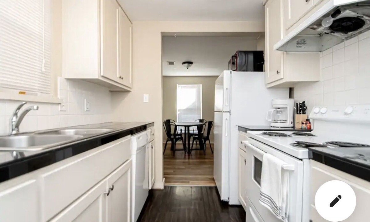Capital View House | THE ROSE ON OAK!