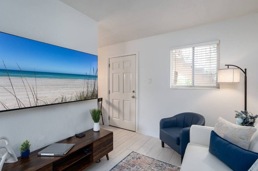 Cape Caneveral Beach Gardens Condo | Cozy Condo in Cape Canaveral - Minutes from Port!