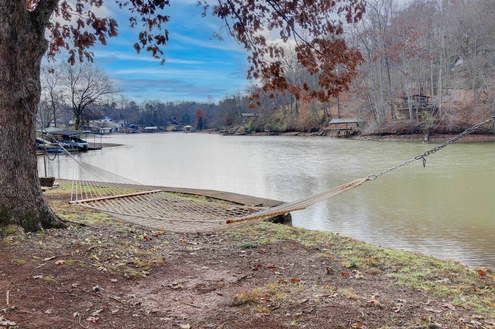 Louisville House | Lakefront Louisville Home - Dock, Fire Pit & Grill