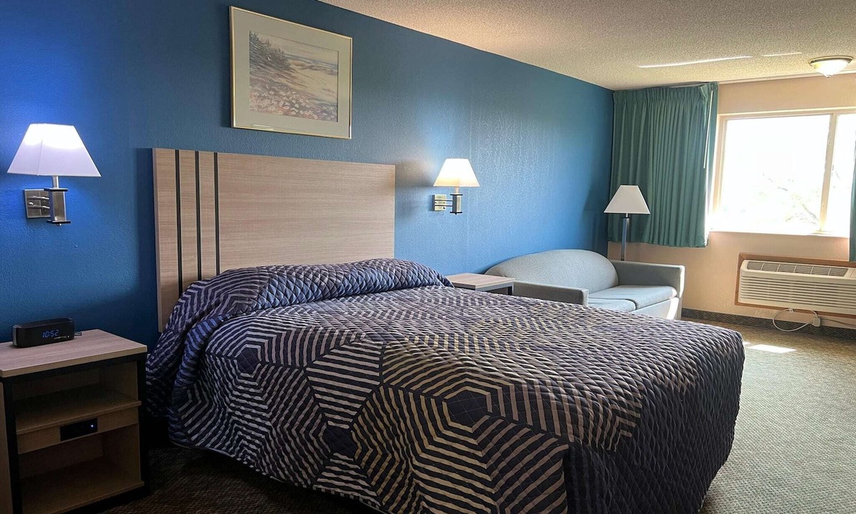 Marysville Apartment | King Bed|Smoking|Marysville