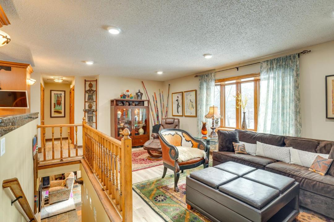 Savage House | Charming Savage Home w/Yard: 18 Mi to Minneapolis