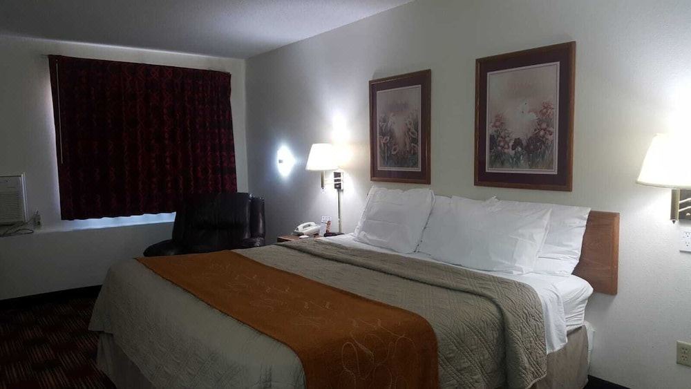 Photo of Bedroom in Harrisonville