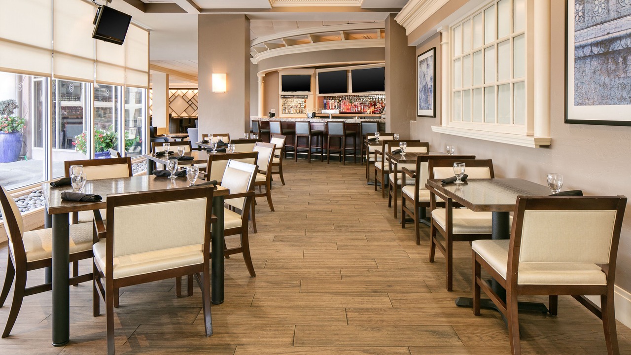 Photo of Livingroom in Country Club Plaza Area