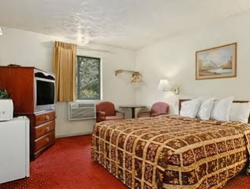 Photo of Bedroom in Warrensburg
