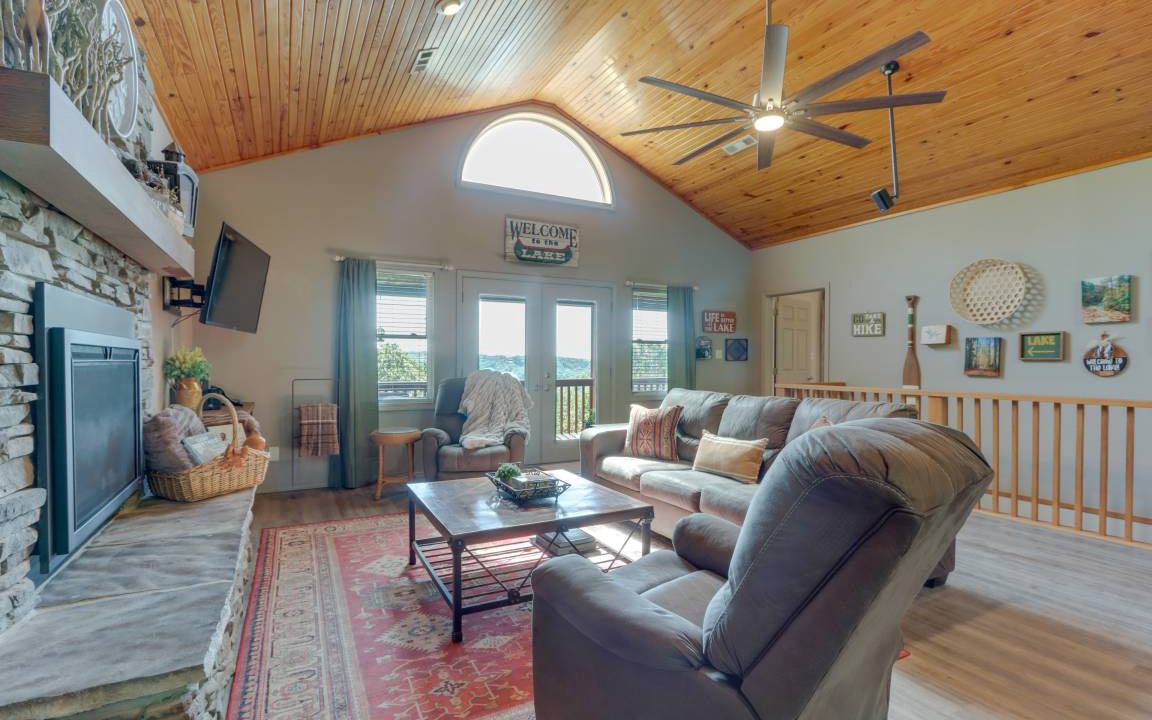 Photo of Livingroom in Sylvan Shores