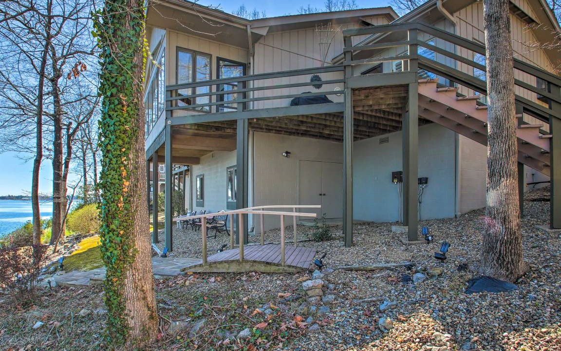 Photo of Buildings in Hot Springs Village