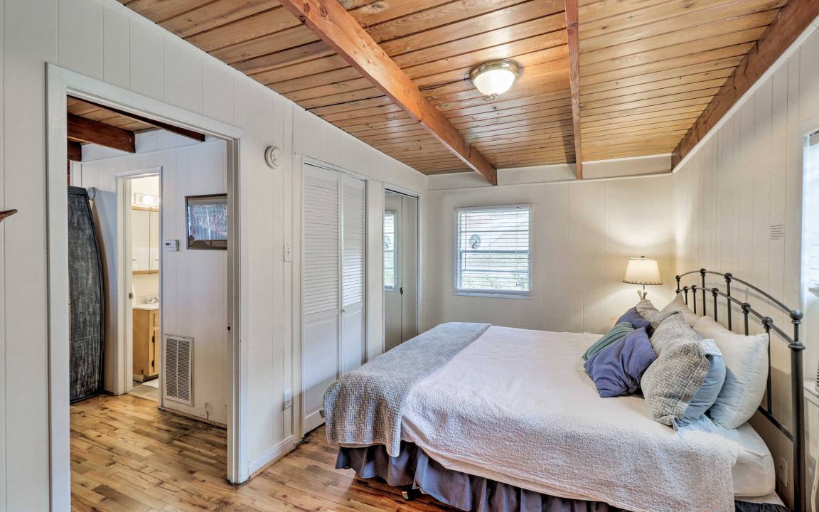 Photo of Bedroom in Piney