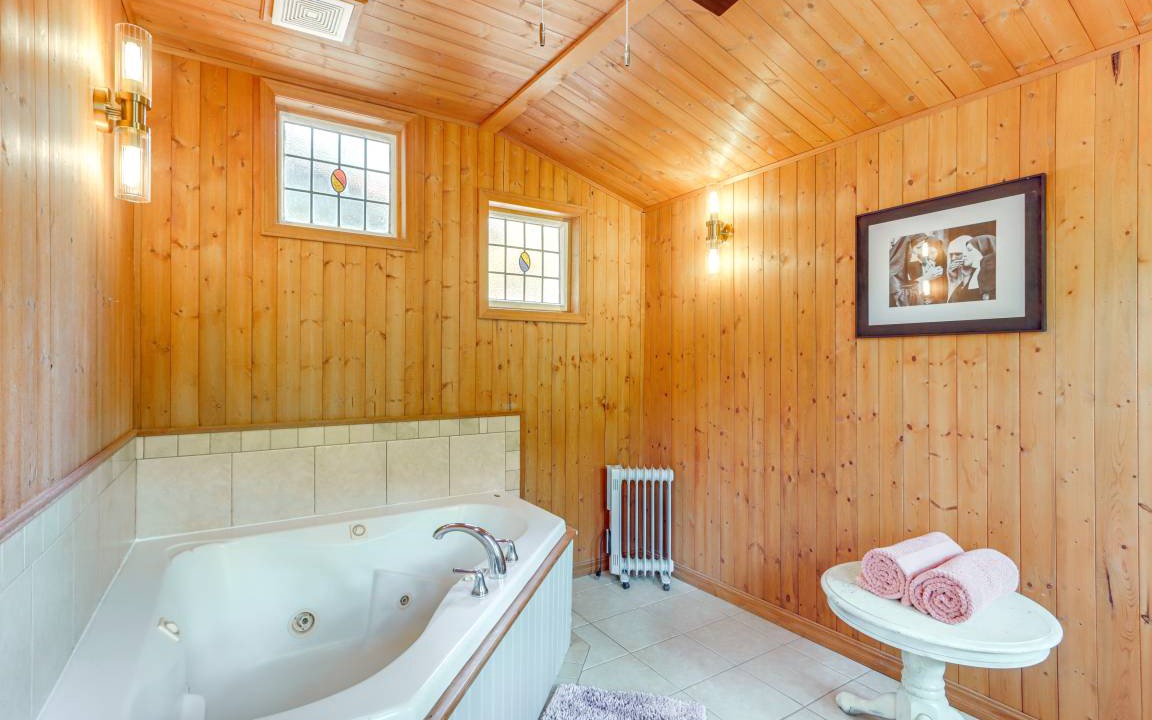 Photo of Bathroom in Eureka Springs