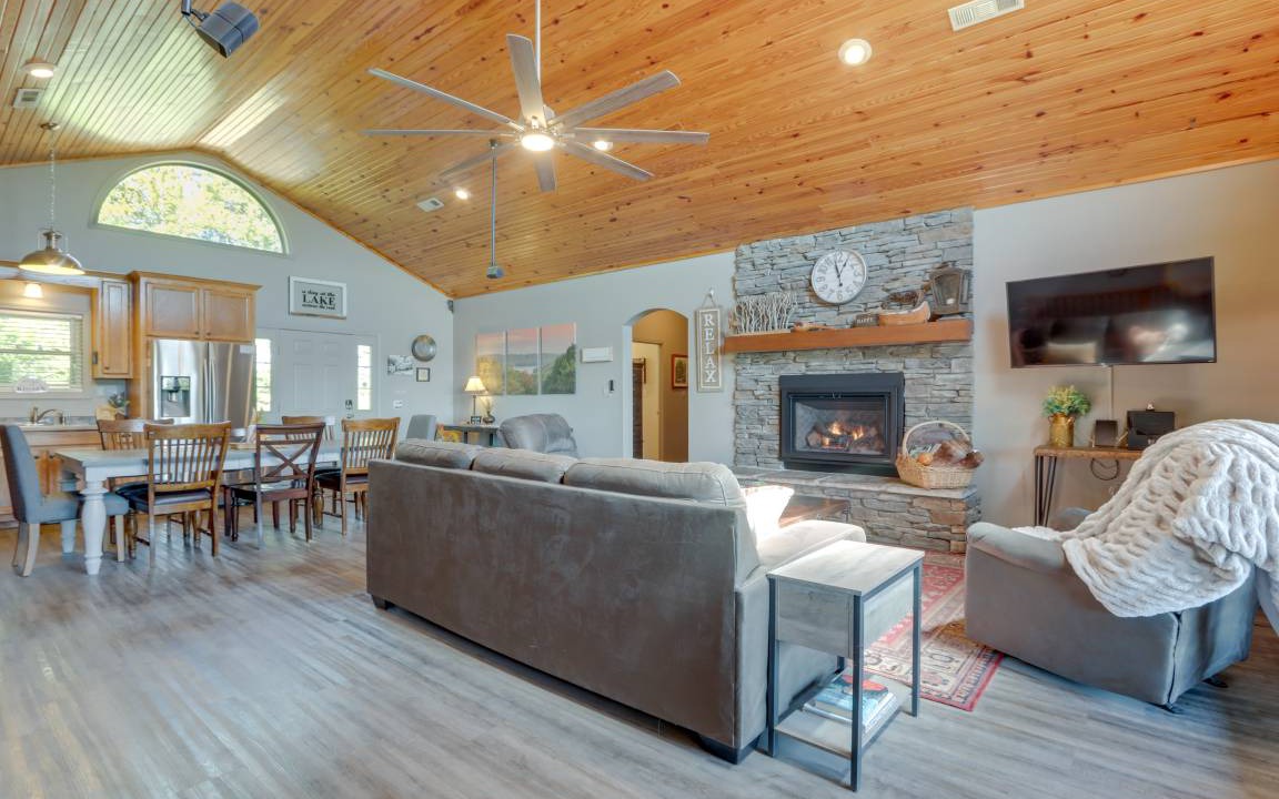 Photo of Livingroom in Sylvan Shores