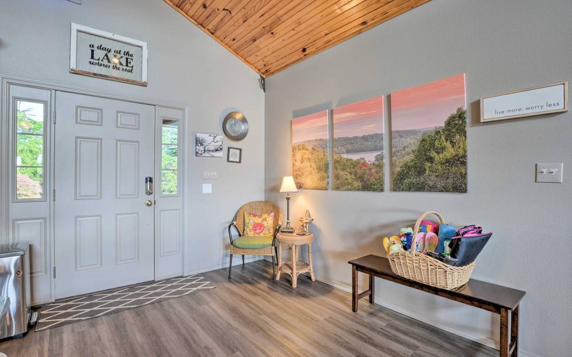 Photo of Livingroom in Sylvan Shores