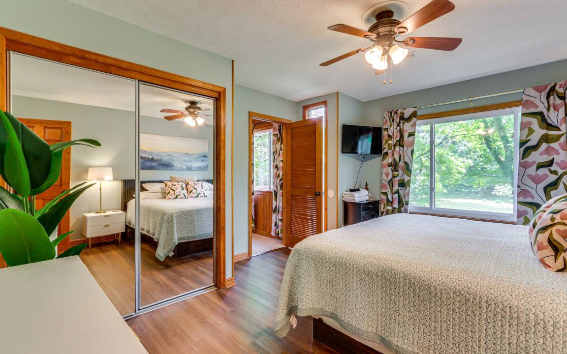 Photo of Bedroom in Eureka Springs