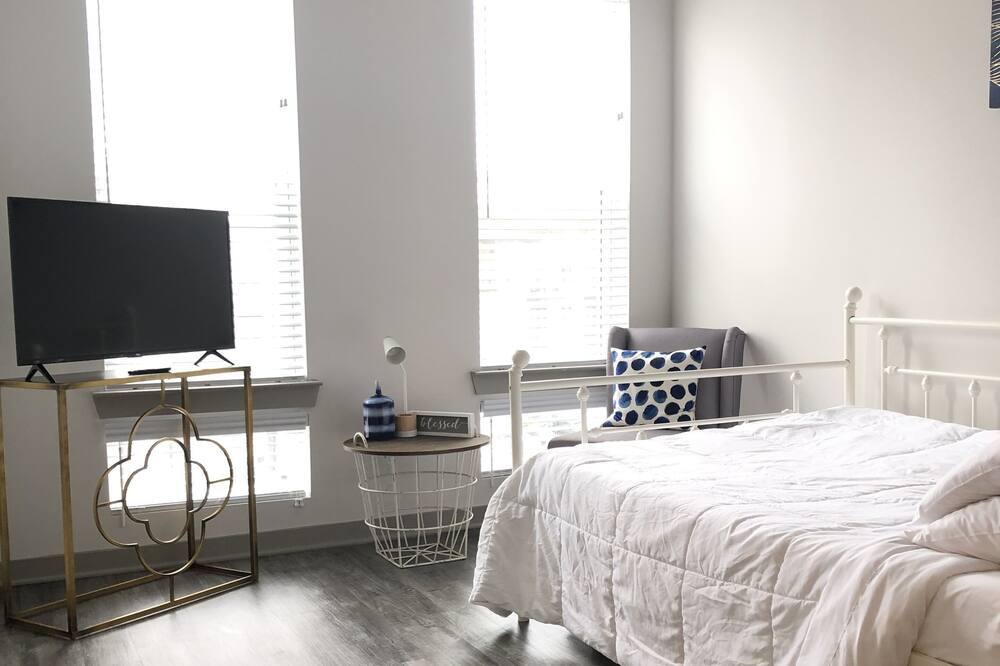Photo of Bedroom in Hurwood Heights