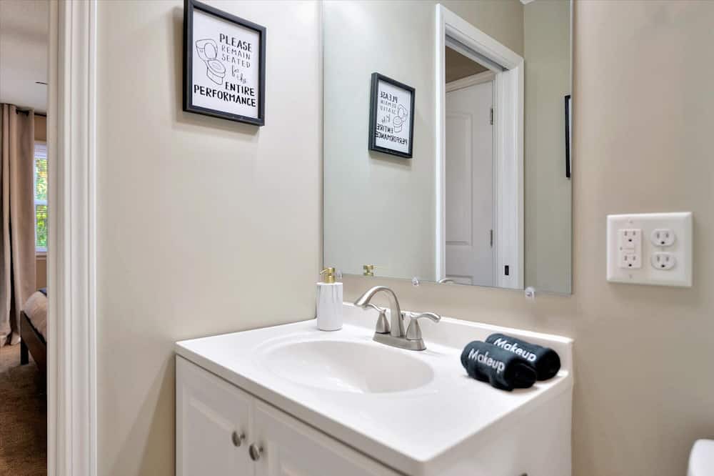 Photo of Bathroom in Mahomet