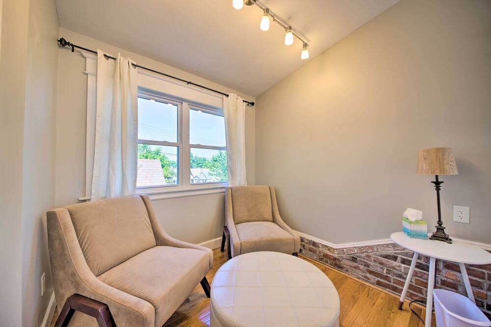 Photo of Livingroom in St. Louis