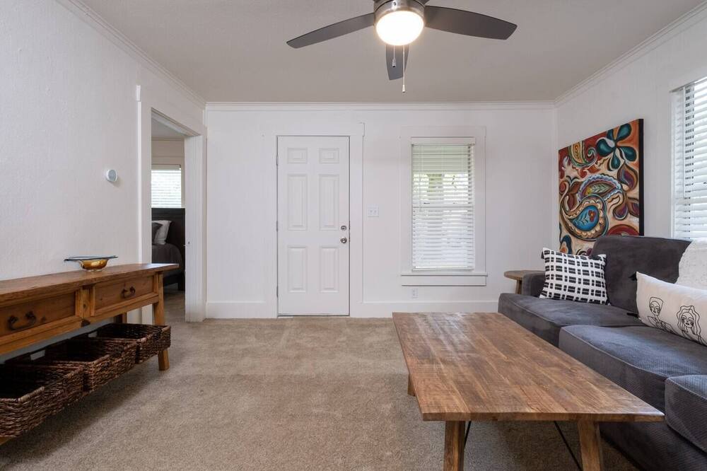 Photo of Livingroom in Capital View