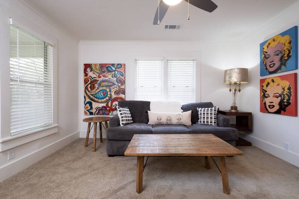 Photo of Livingroom in Capital View