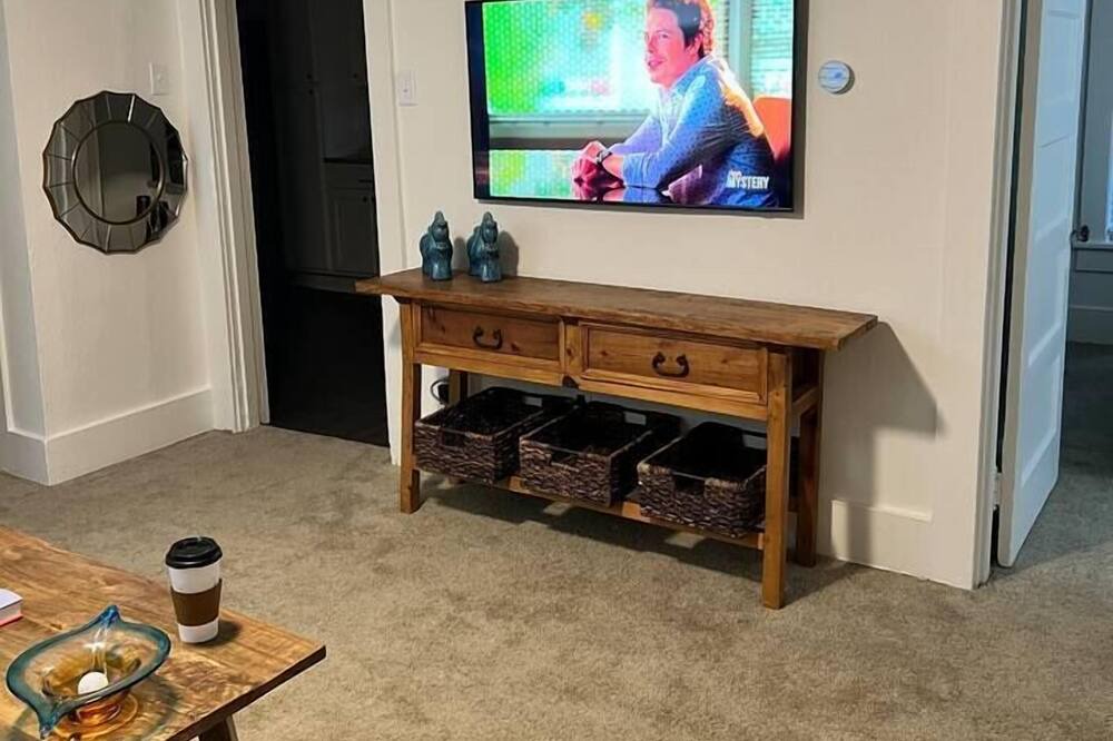Photo of Livingroom in Capital View