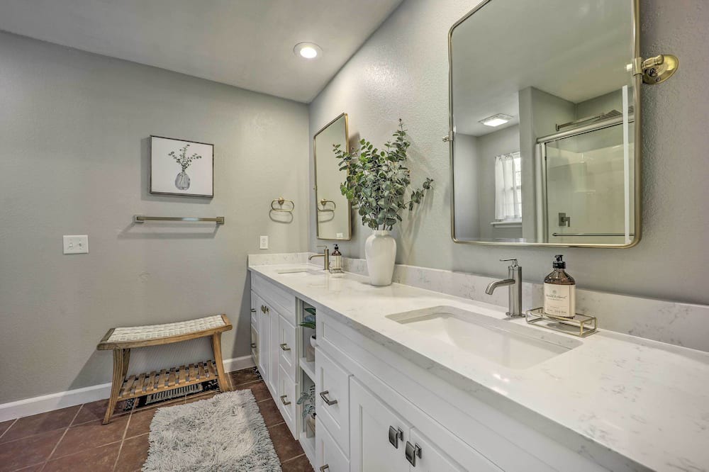 Photo of Bathroom in Bella Vista