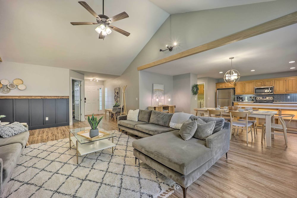 Photo of Livingroom in Bella Vista