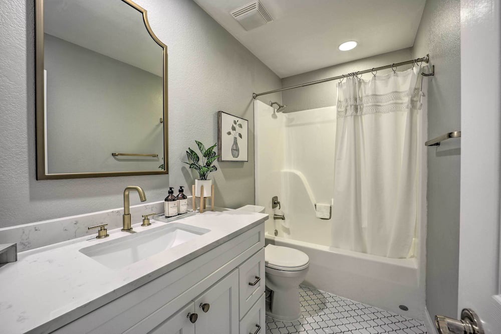 Photo of Bathroom in Bella Vista