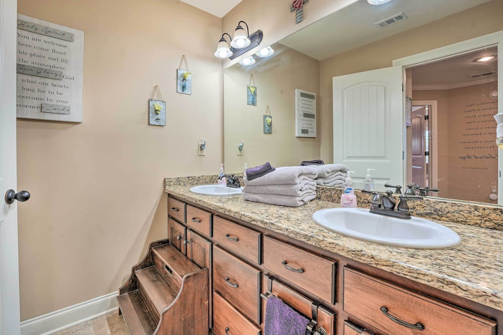 Photo of Bathroom in Atoka