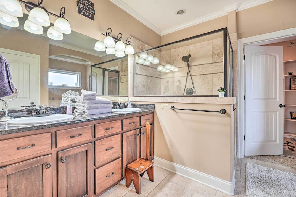 Photo of Bathroom in Atoka