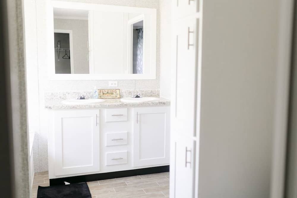 Photo of Bathroom in Killian