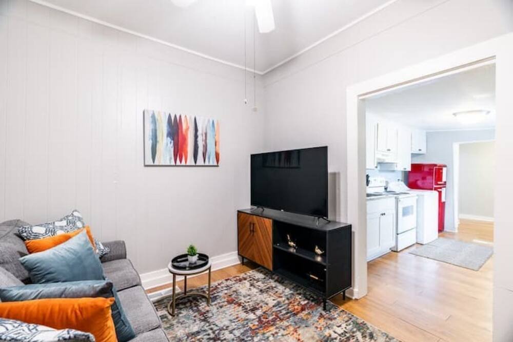 Photo of Livingroom in Capital View