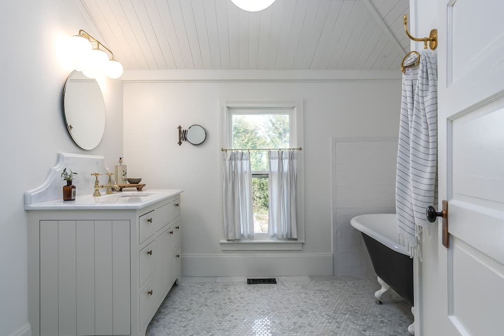 Photo of Bathroom in Kedron