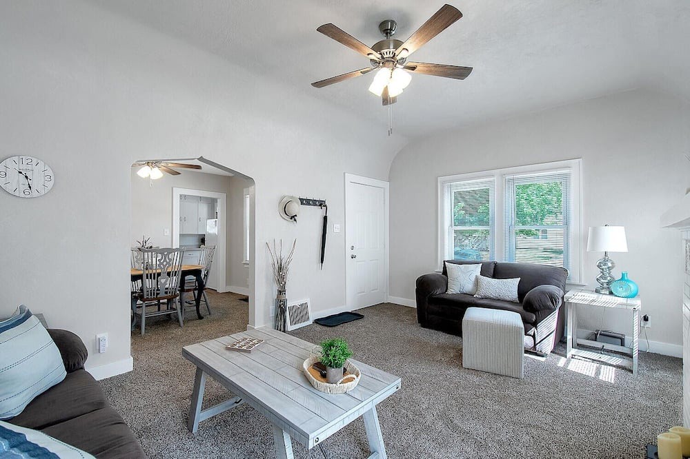 Photo of Livingroom in Hutchinson