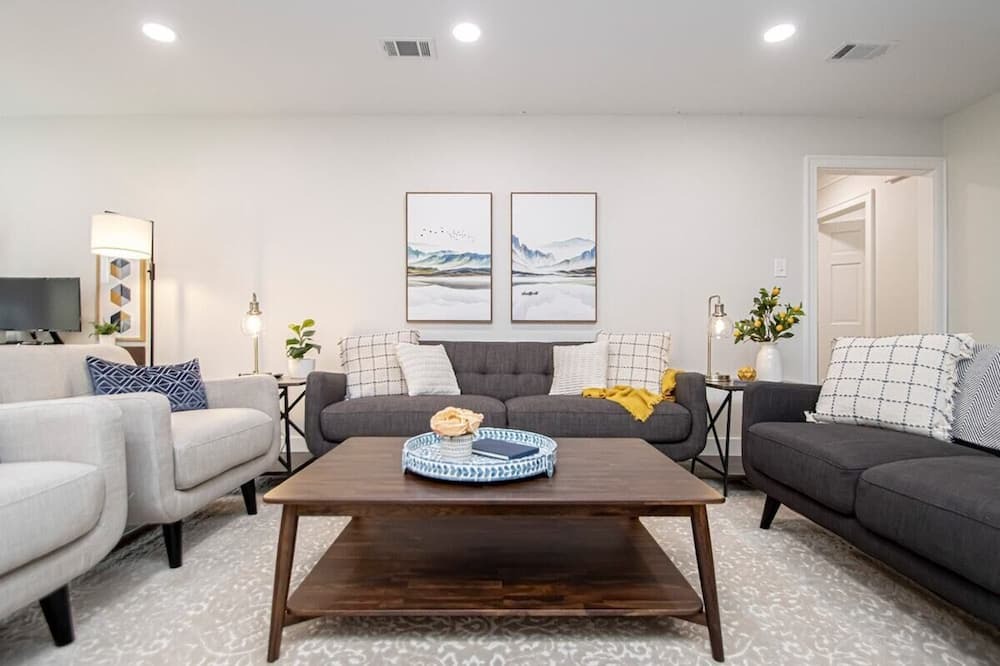 Photo of Livingroom in Little Rock