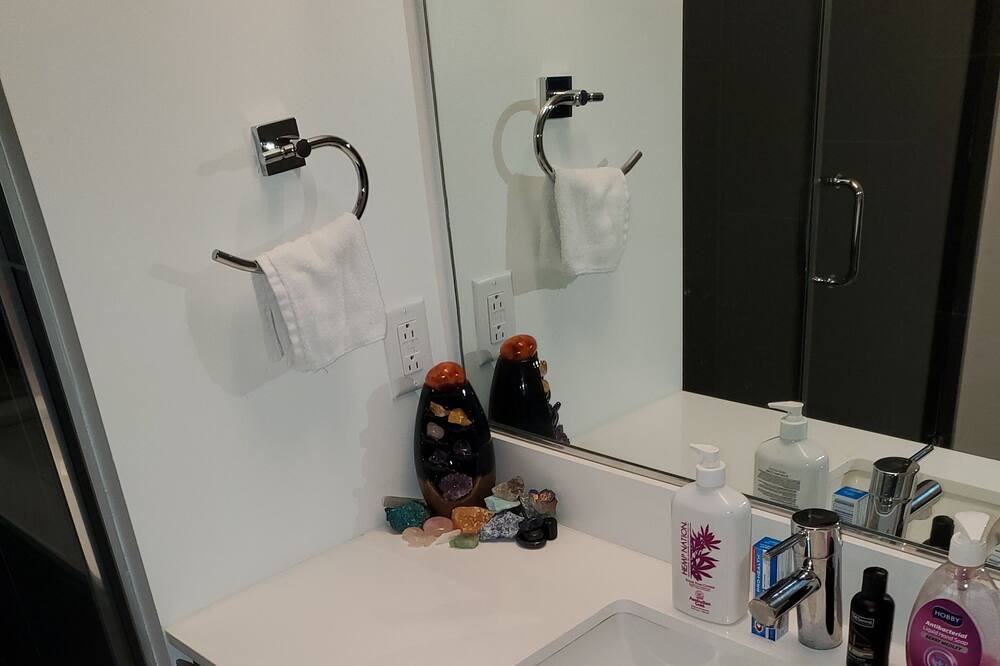 Photo of Bathroom in Music Row