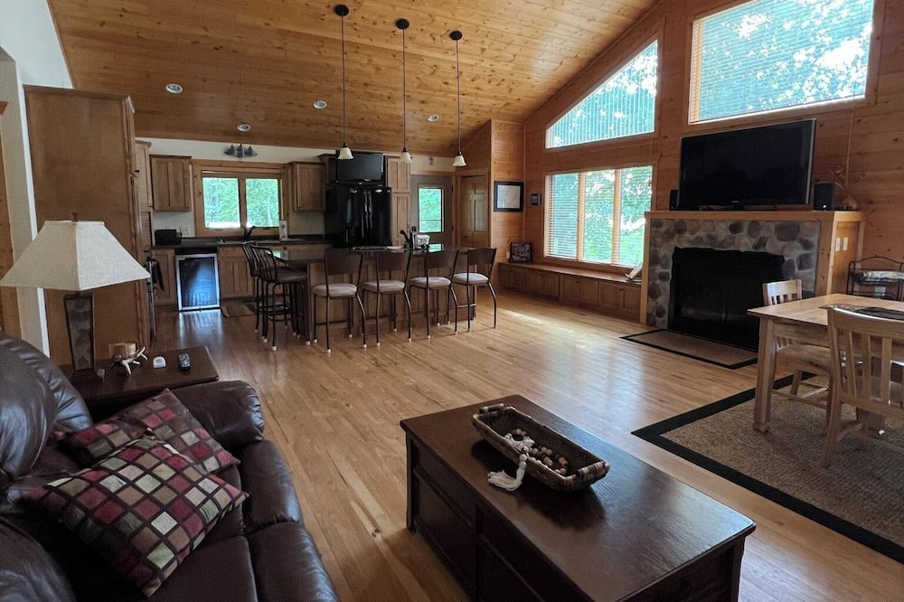Photo of Livingroom in Jim Falls