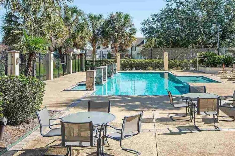 Photo of Outdoor in Highlands - Perkins