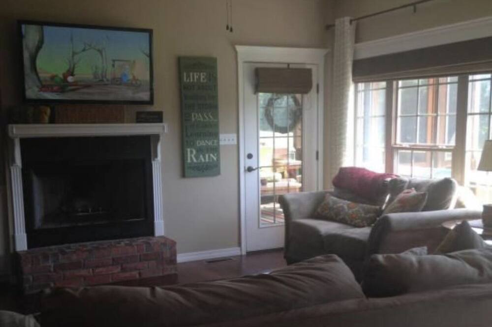 Photo of Bedroom in Russellville