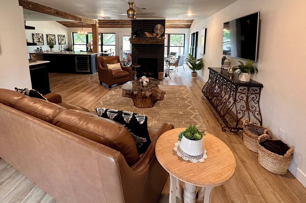 Photo of Livingroom in Sulphur