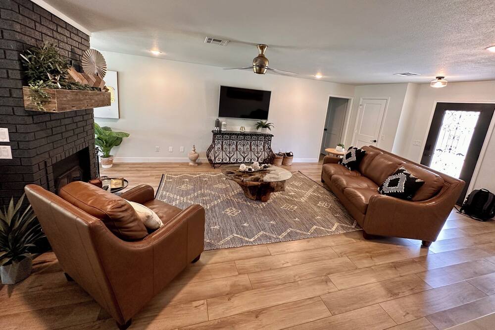 Photo of Livingroom in Sulphur