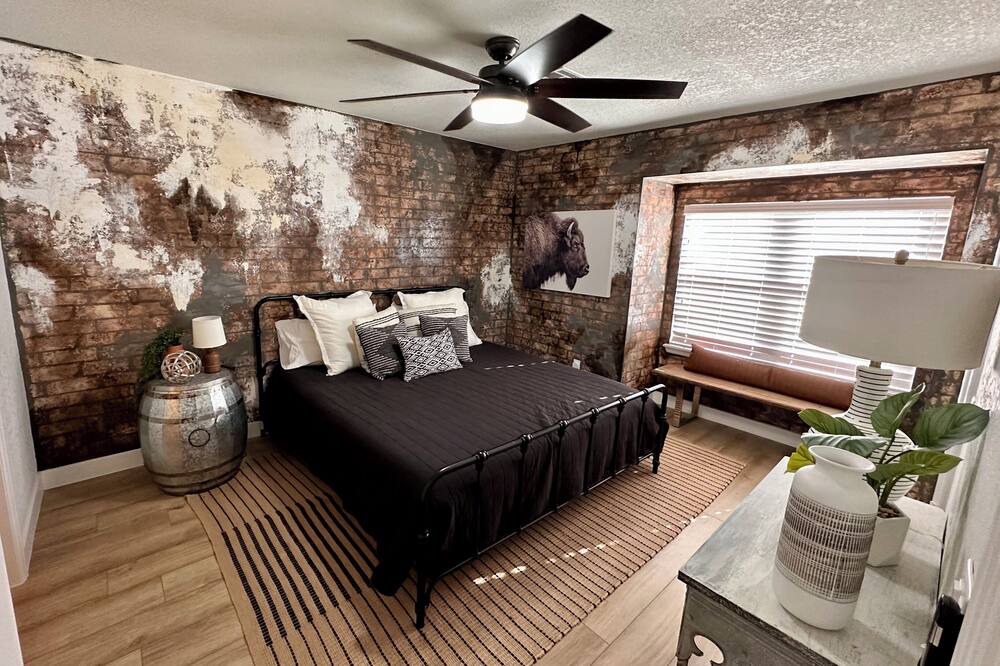 Photo of Bedroom in Sulphur