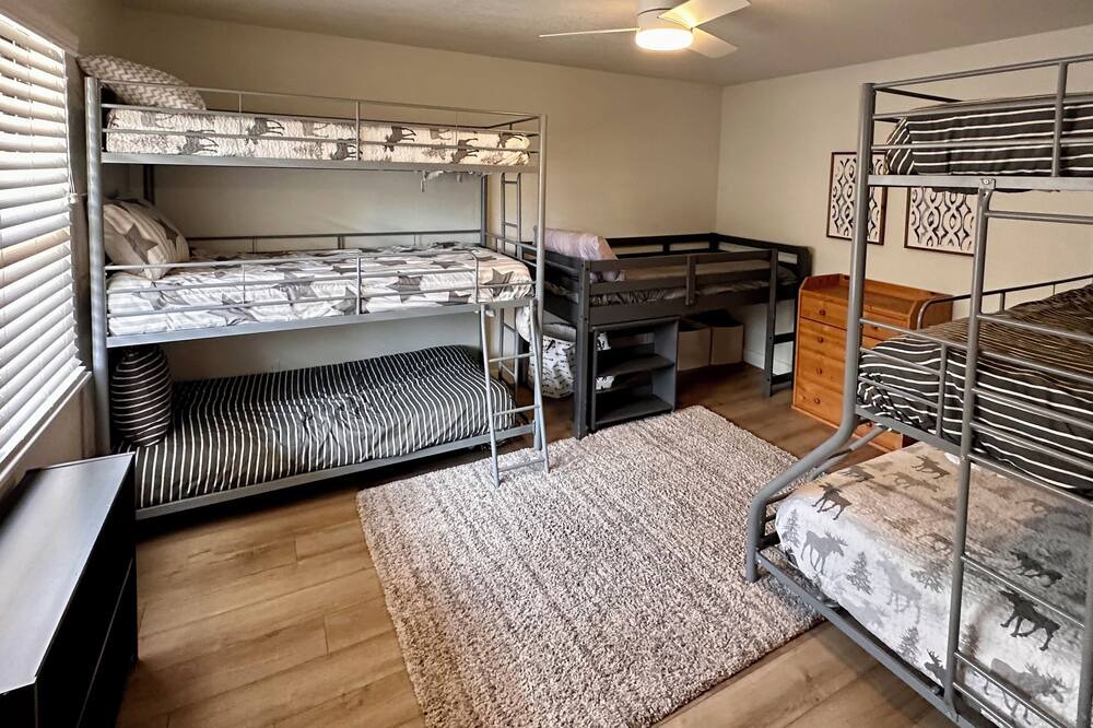 Photo of Bedroom in Sulphur
