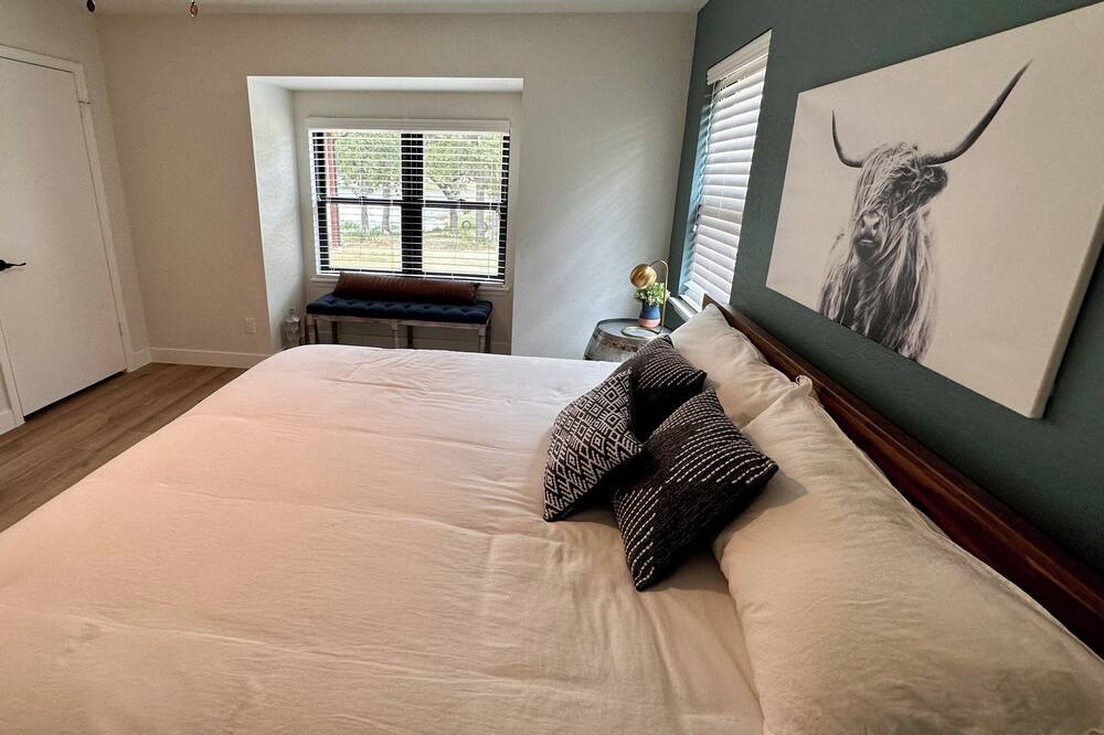 Photo of Bedroom in Sulphur